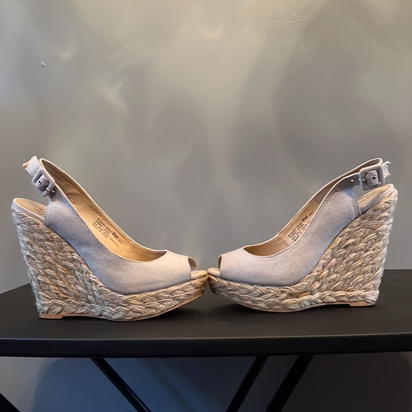 Chinese Laundry-size 8-only worn 3x. Peep toed canvas. - Picture 2 of 6